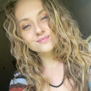 Meet your Posher, Oona